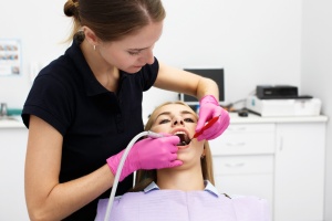 Использование дефибриллятора в стоматологии - кадр