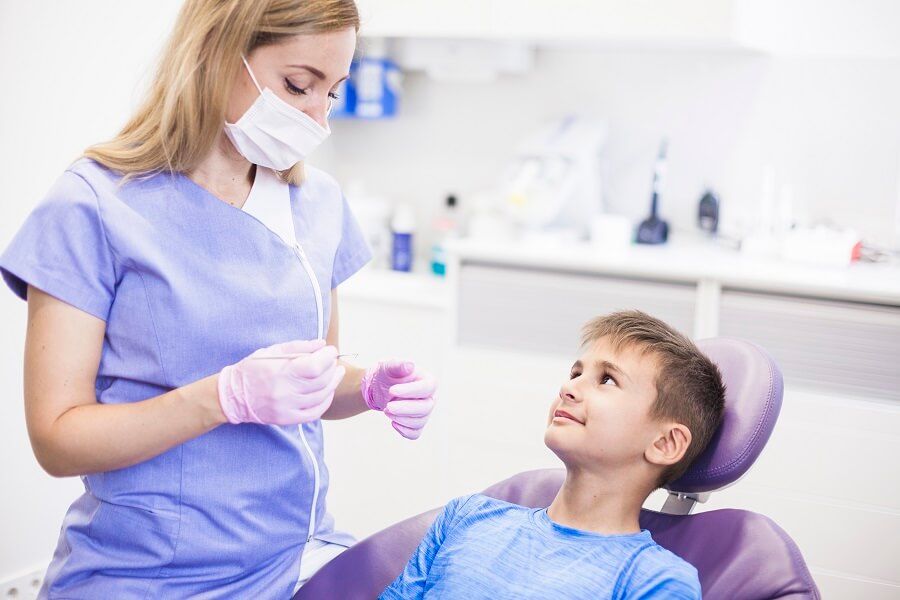 стоматолог перед операцией